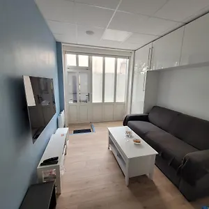  Apartment Bien Equipe Au Calme A Montmartre France